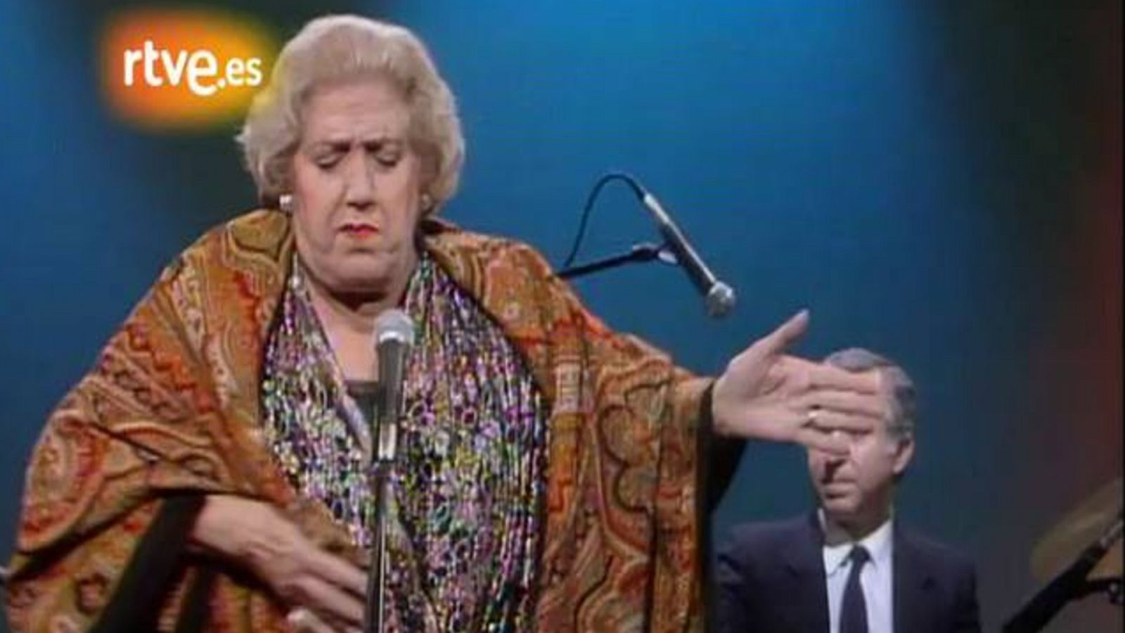 Mary Santpere canta un chotis en TVE (1985)