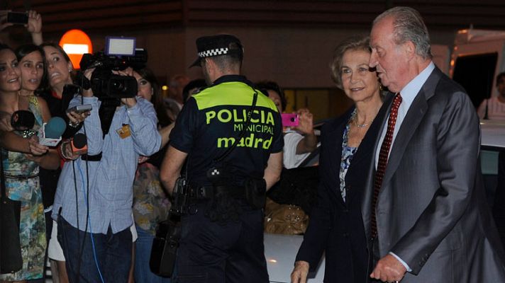 Telediario 1 - Los reyes transmiten en persona su pésame a la viuda e hijos de Carrillo