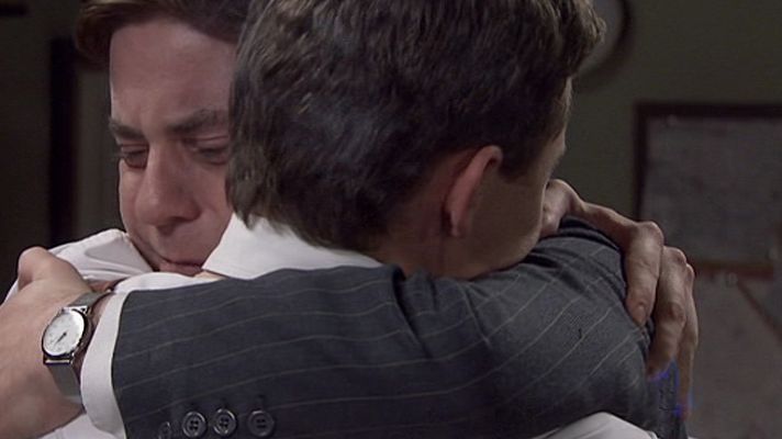 Amar en tiempos revueltos - Héctor, destrozado