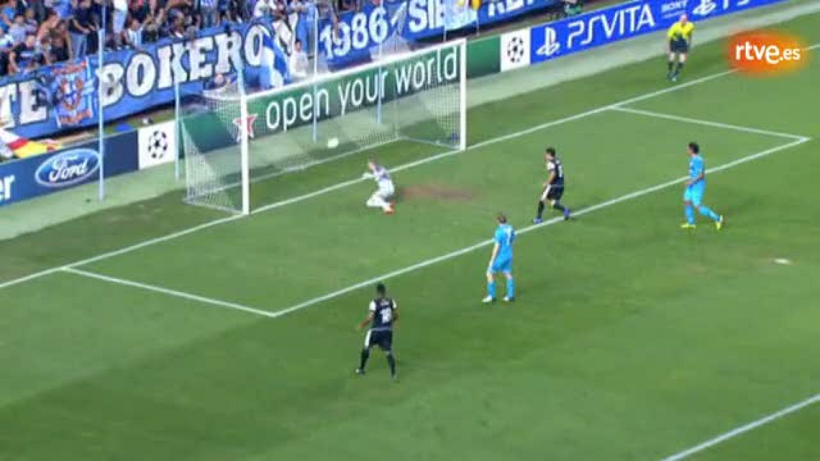 Saviola empuja adentro un servicio de Jesús Gámez (2-0) | Ver