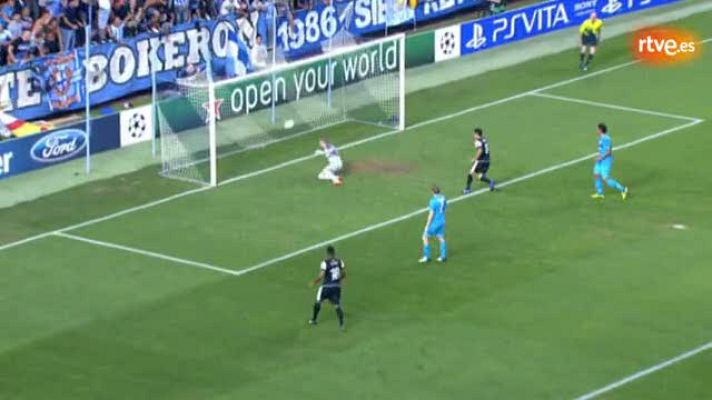 Champions League - Saviola empuja adentro un servicio de Jesús Gámez (2-0)