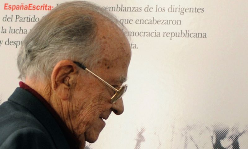 El último adiós a Santiago Carrillo en la sede de CCOO en Madrid