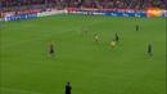 Champions League - Schweinsteiger castiga un fallo del Valencia (1-0)