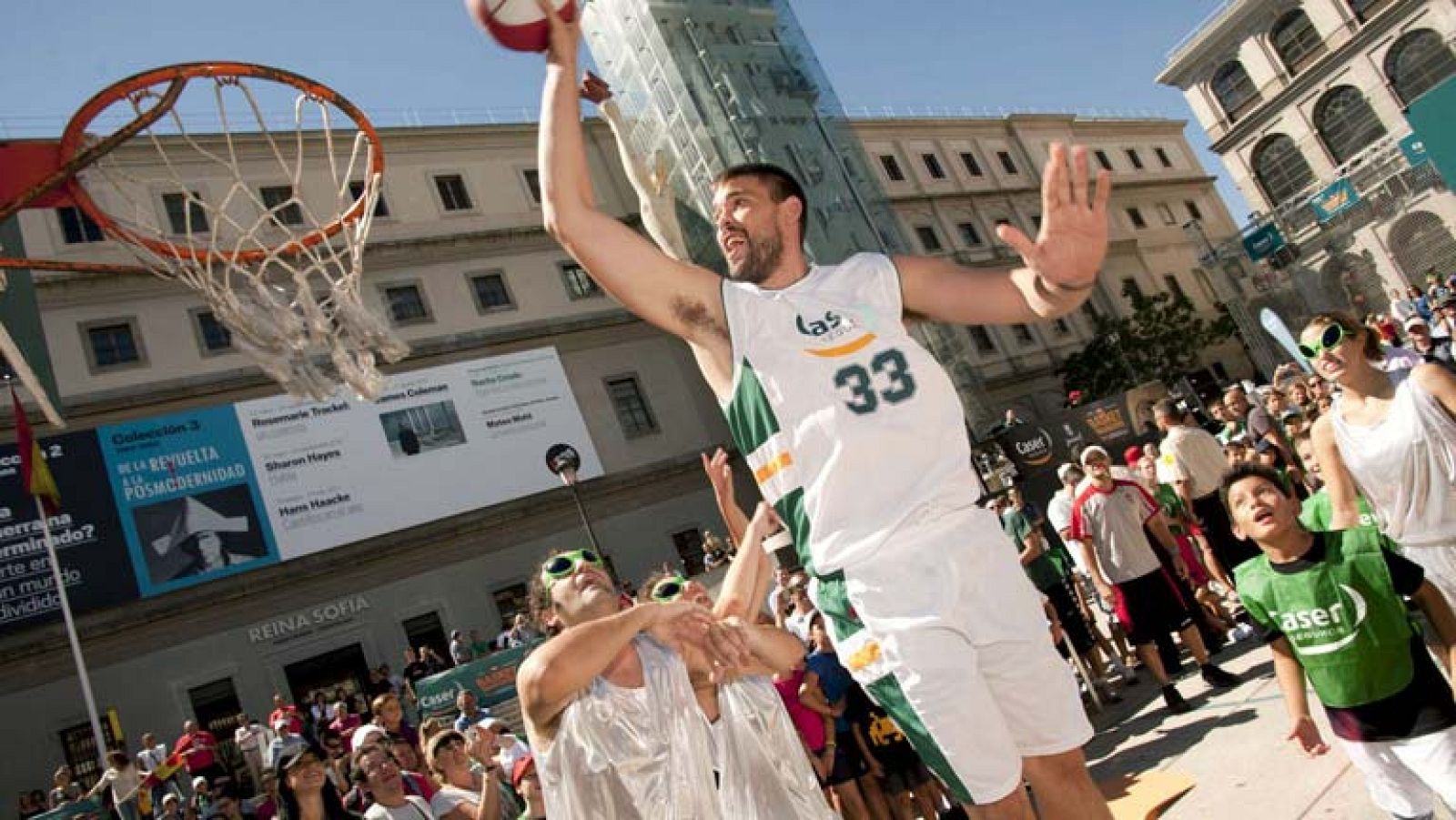 España es el quinto país con mejor reputación internacional según el estudio anual de Instituto Elcano que recoge la opinión de los ciudadanos de las ocho mayores potenciales mundiales (G8). Lo más valorado de España: el ocio, cultura y amabilidad. Entre las debilidades, la innovación y la tecnología.