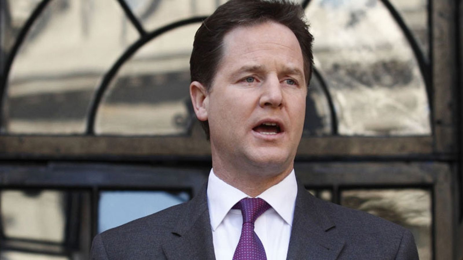 Nick Clegg se disculpa por no cumplir su programa