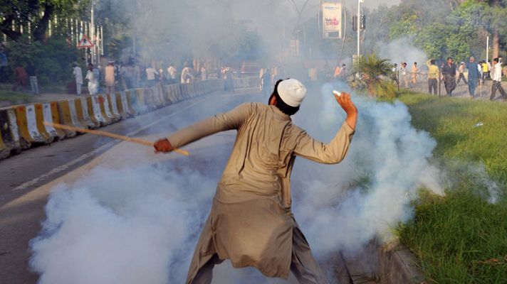  - Despliegue del ejército de Pakistán para controlar las protestas por las caricaturas de Mahoma