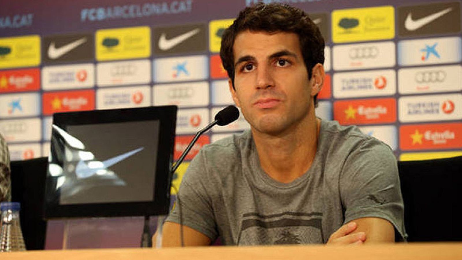 El jugador del Barcelona Cesc Fábregas ha asegurado que el próximo Barça-Madrid no decidirá nada porque todavía queda mucha Liga por delante.