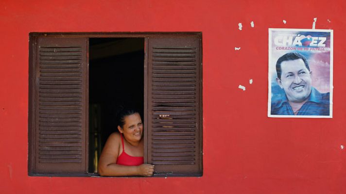 Telediario 1 - Amplia ventaja de Hugo Chávez a dos semanas de las elecciones