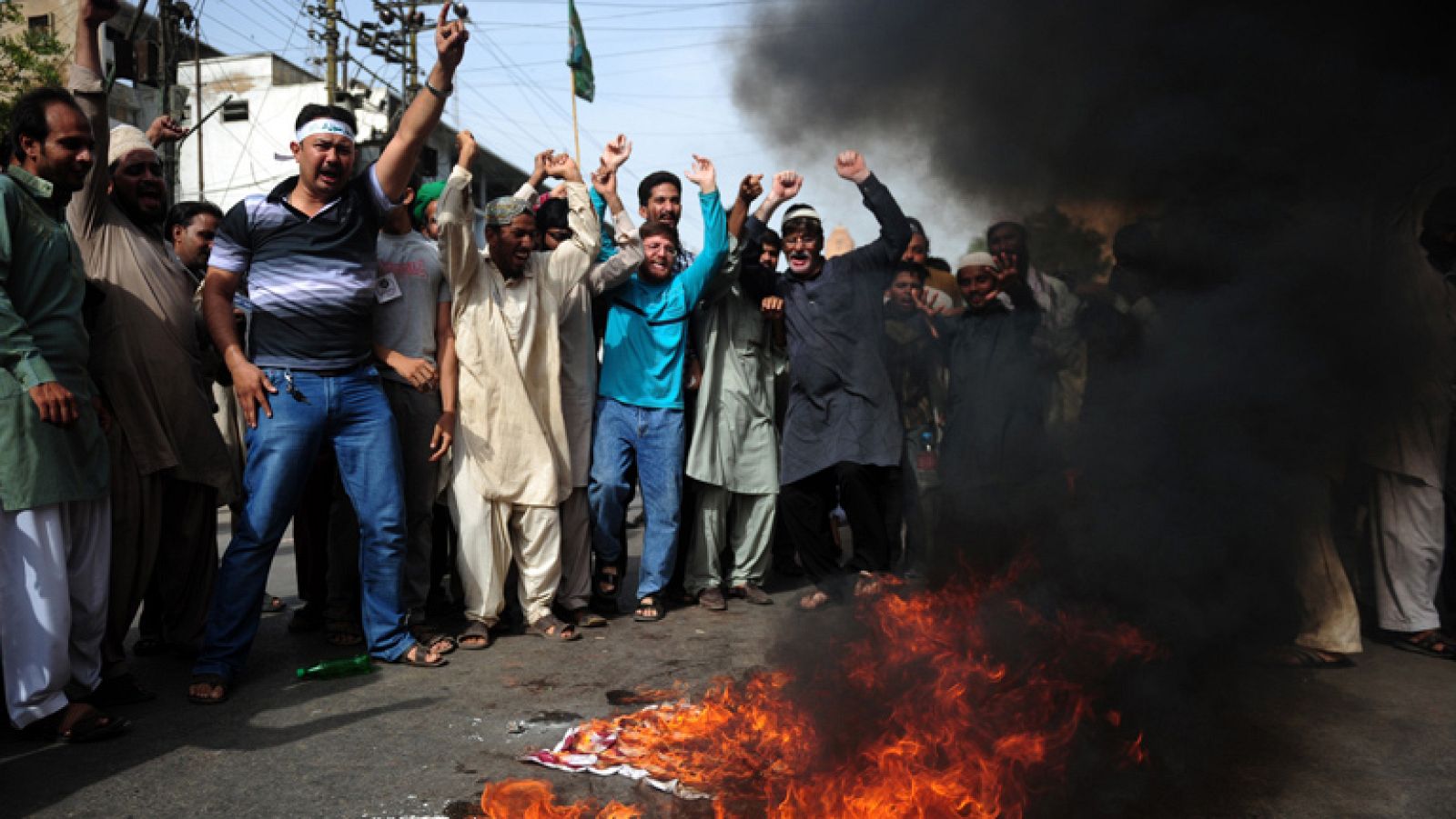 Pakistán vive de nuevo los peores incidentes por las protestas por el vídeo sobre Mahoma