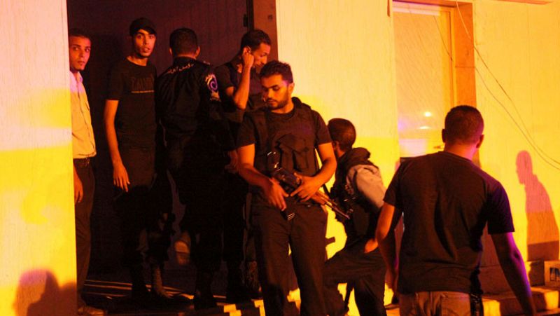 Libia ordena disolver las milicias 