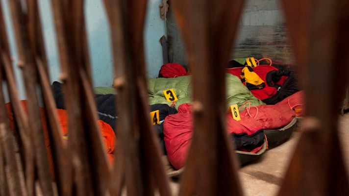 Telediario 1 - Los equipos de rescate buscan a tres desaparecidos en el Himalaya