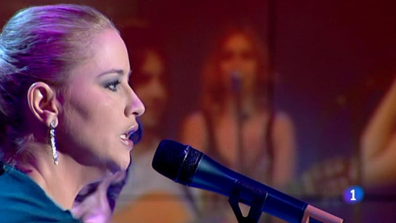 Más Gente - Al María canta en directo