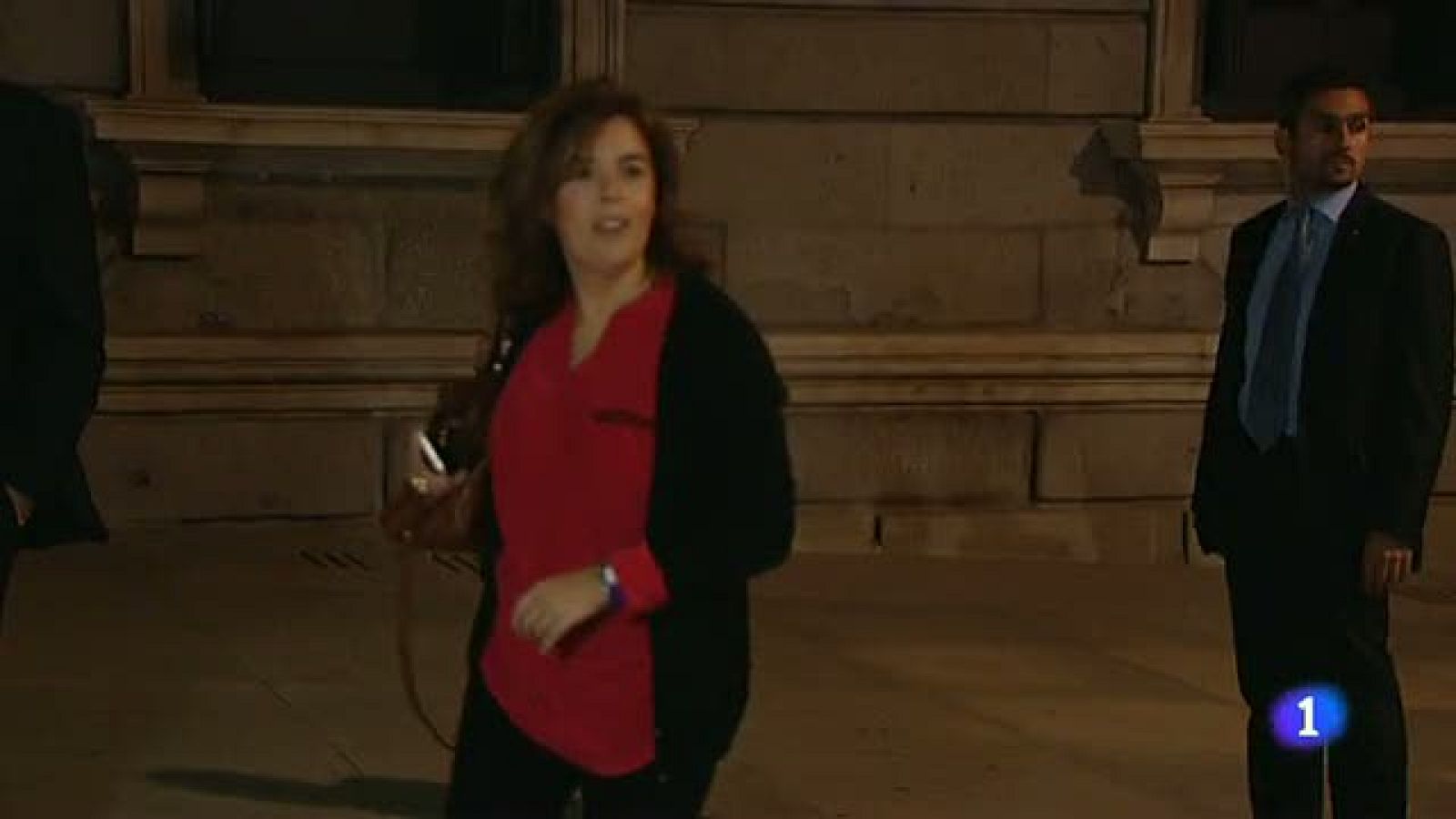 Sáenz de Santamaría: "Hay que diferenciar entre los ciudadanos que se manifiestan y los que van a otras cosas" | Ver