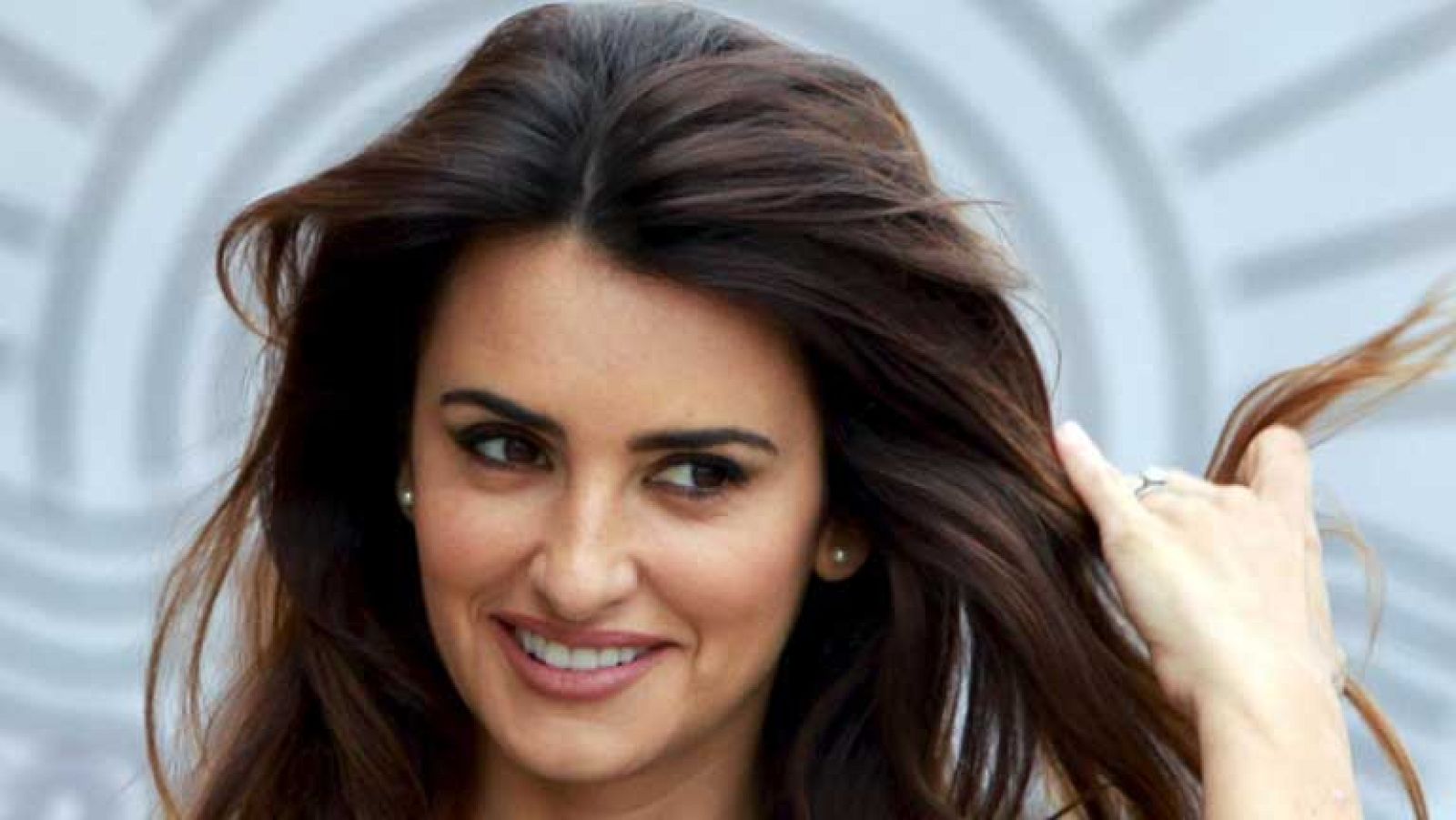 Penélope Cruz presenta su última película "Volver a nacer"