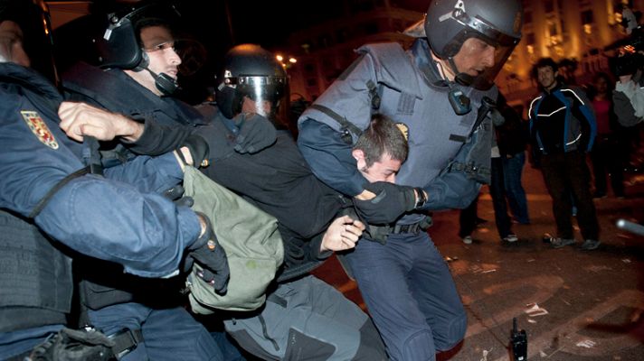 Al menos 27 detenidos en las cargas policiales en el Congreso