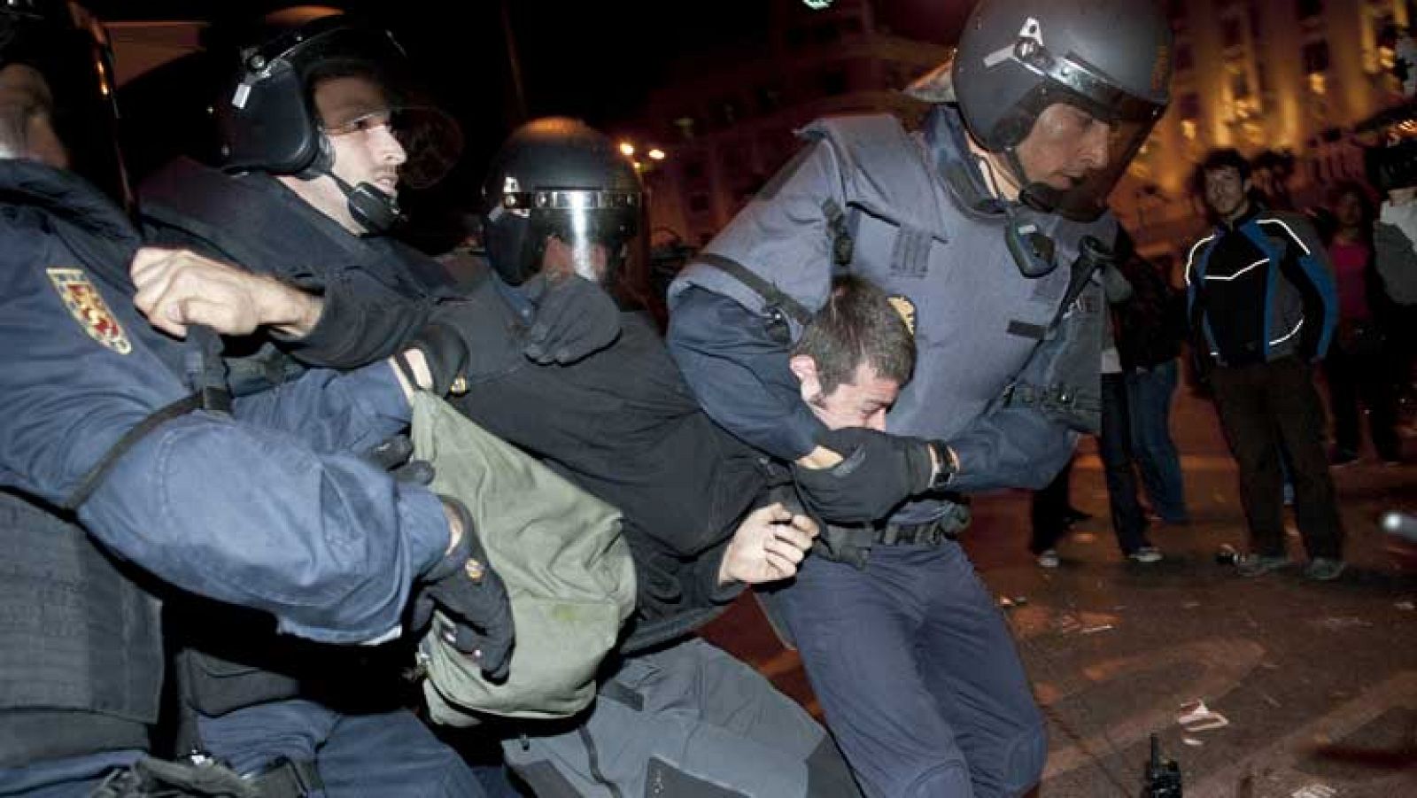 Telediario 1: Las protestas del 25-S terminaron con 62 heridos, de ellos 27 policías, y 35 detenidos | RTVE Play