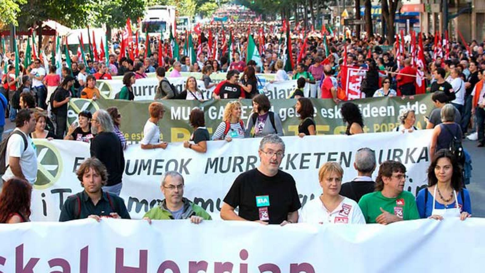 Desigual seguimiento de la huelga general convocada por los sindicatos nacionalistas en Euskadi y Navarra