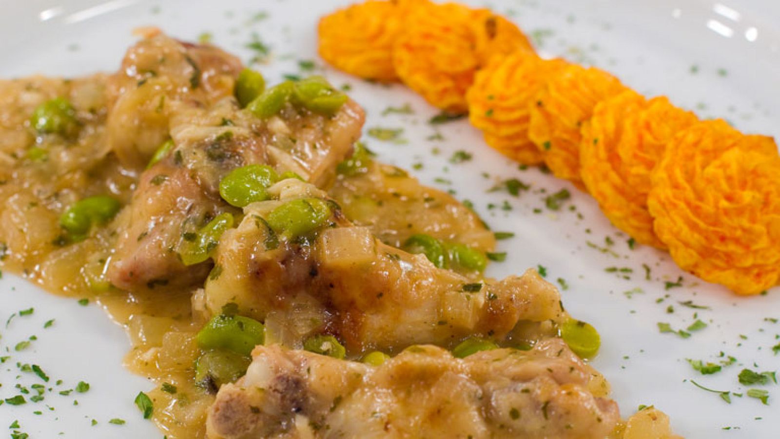 Pollo a las finas hierbas con puré de zanahoria