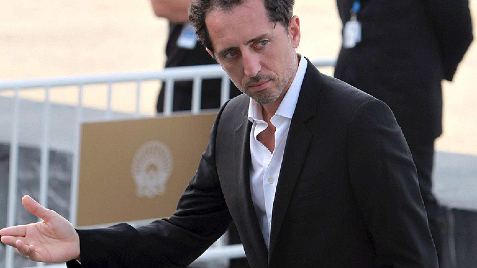 El actor Gad Elmaleh ha pasado por el Festival de San Sebastián para presentar su nueva película, 'Le capital', en el que trabaja a las órdenes del aclamado director Costa-Gavras. Elmaleh, uno de los actores más famosos en Francia, acapara todos los