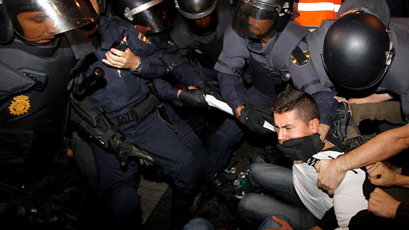 El juez deja en libertad con cargos a 34 de los 35 detenidos por el 25S