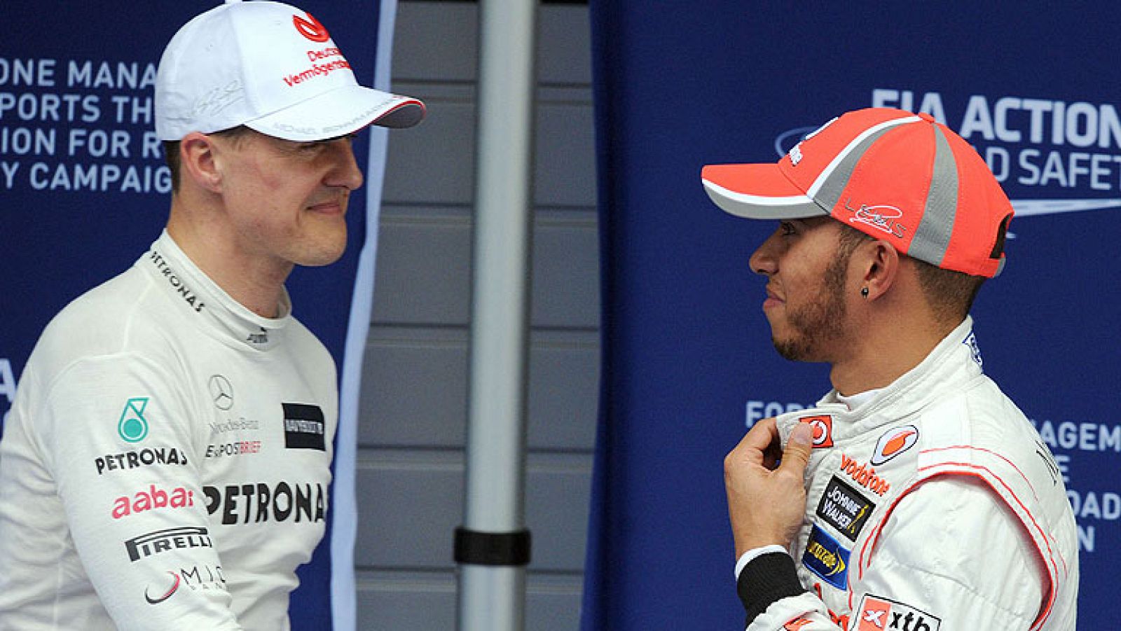 Lewis Hamilton cambia su Fórmula 1 de McLaren a Mercedes | Ver