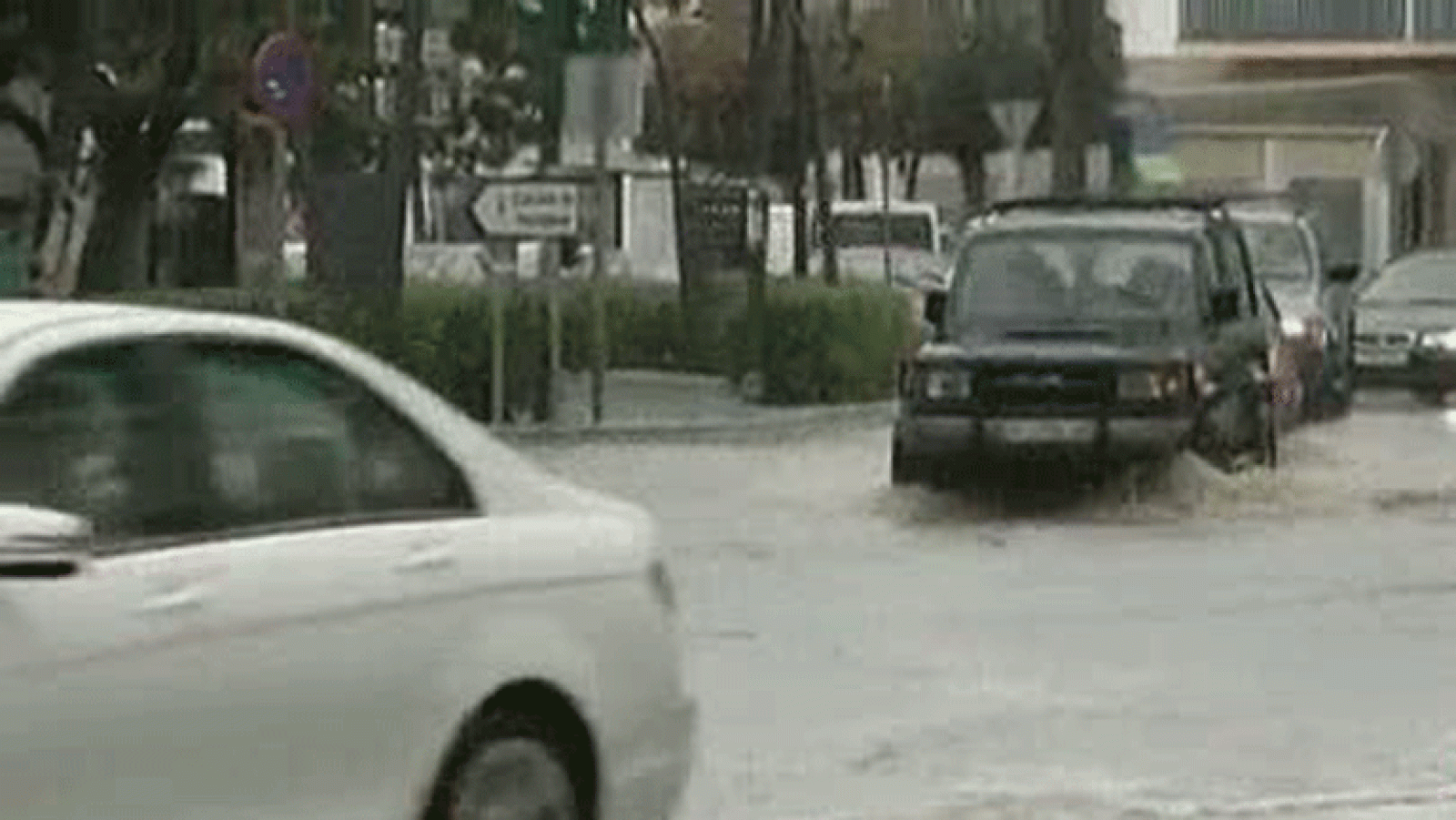 La lluvia provoca problemas en la circulación de algunas carreteras
