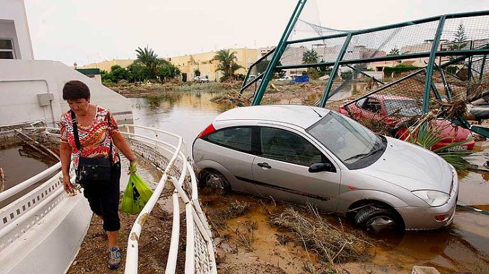 Telediario 1 - Diez muertos por el temporal