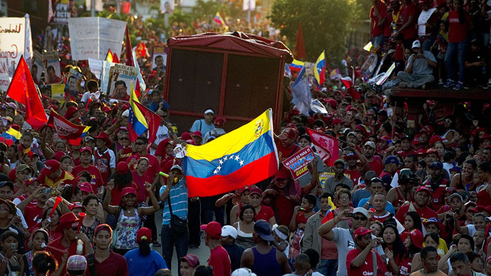 Varios líderes locales de la oposición venezolana han sido asesinados a balazos después de un mitin en el estado agrícola de Barinas. El Gobierno del presidente Hugo Chávez ha confirmado las muertes después de que el partido de Henrique Capriles -Primero Justicia- denunciara el ataque, en el que también ha habido heridos.