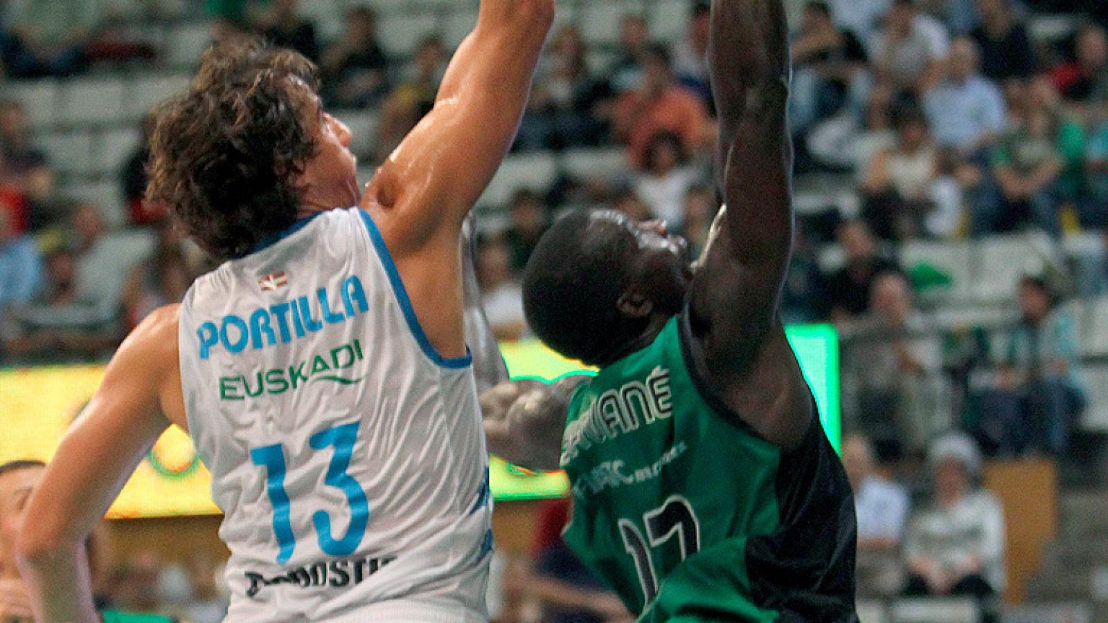 El FIATC Joventut se ha estrenado en la Liga Endesa 2012-2013 con un cómodo triunfo en casa sobre el Lagun Aro GBC, capitaneados por Oliver (15 puntos) y Quezada (27 puntos).