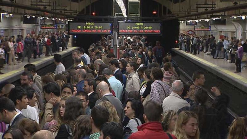 Nueva jornada de huelga en el servicio de metro y autobús contra los recortes