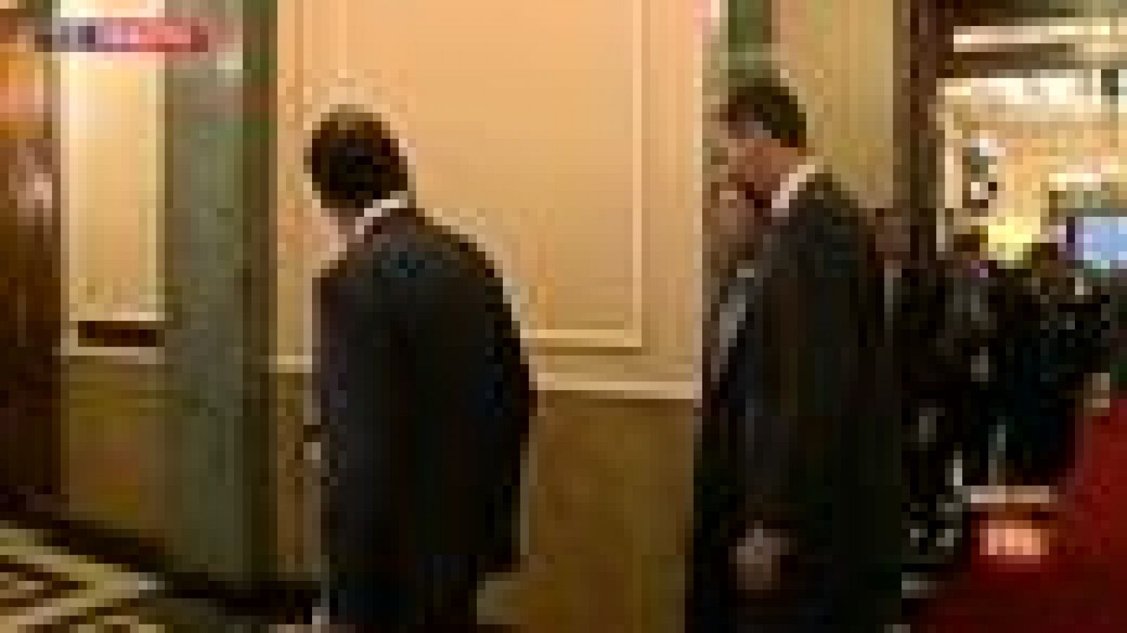 El rey y Rajoy saludan a los presidentes autónomicos en la Conferencia de Presidentes - Informativo 24h | Ver