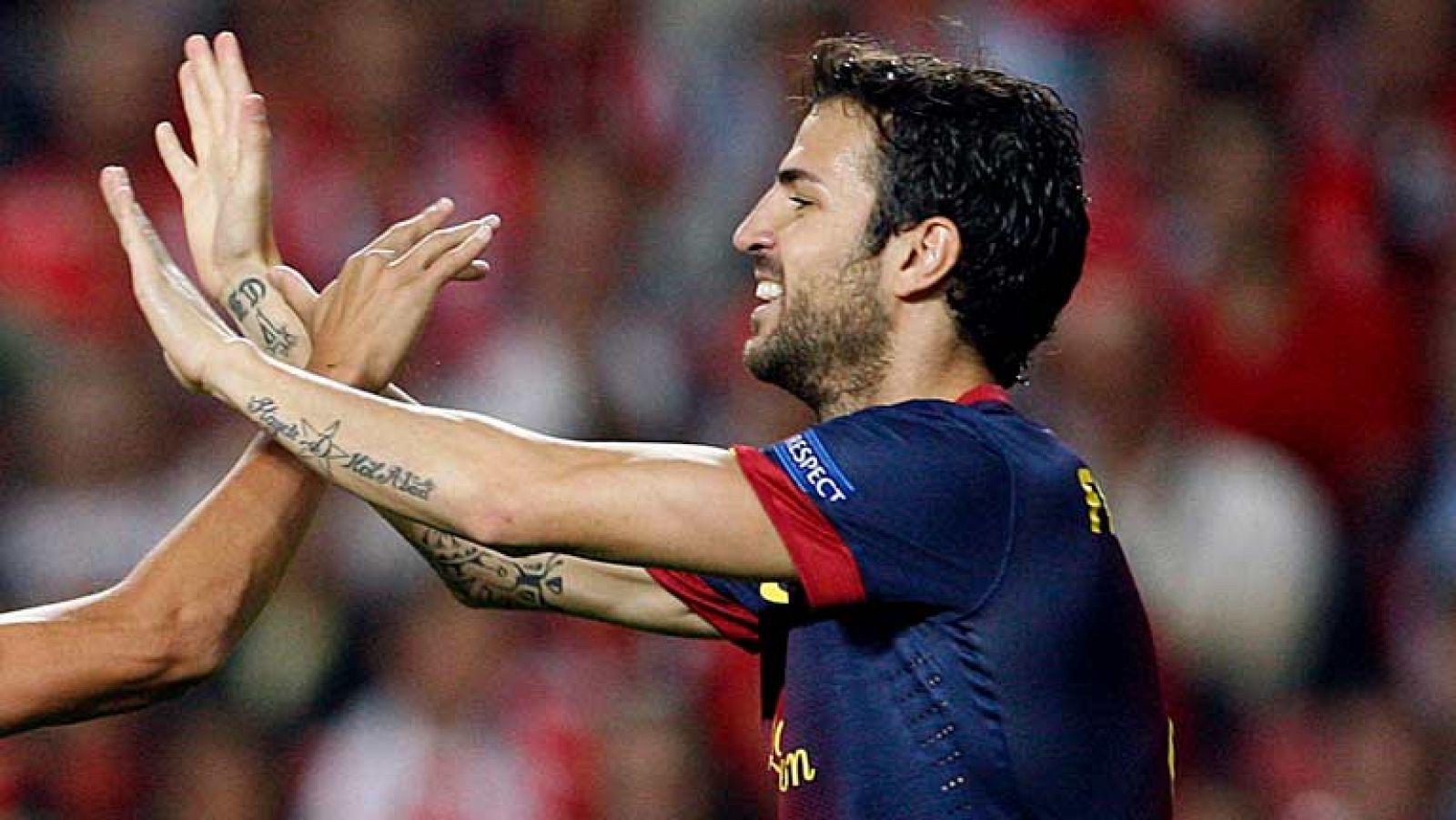 Cesc Fábregas ha marcado el segundo gol del FC Barcelona ante el Benfica. Lo ha hecho tras una gran jugada de Lionel Messi, de quien ha sido la asistencia.