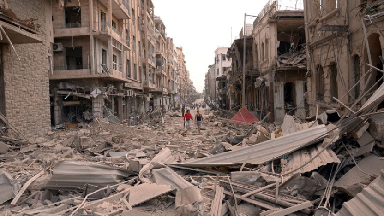 Al menos dos vehículos cargados con explosivos ha estallado este miércoles en el centro de la ciudad de Alepo, la segunda de Siria, causando un número aún indeterminado de víctimas.