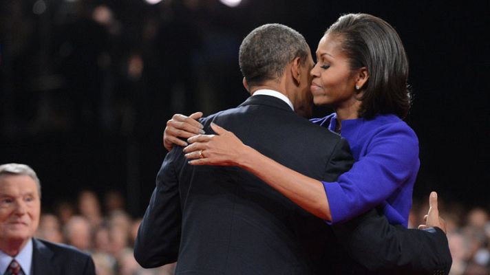  - Obama felicita el aniversario de bodas a su esposa ante del debate