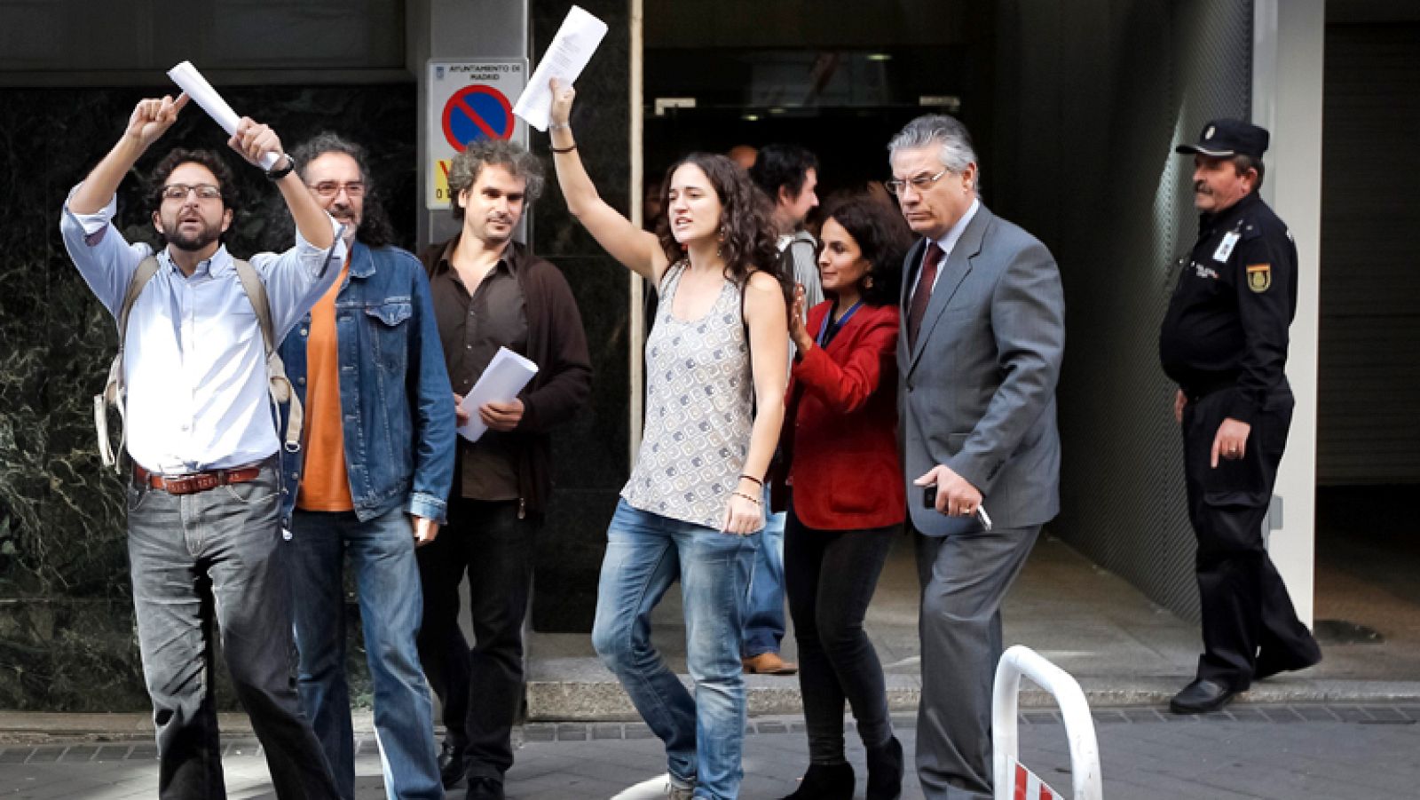 El auto del juez Pedraz, critica a políticos y policía en relación al 25-S