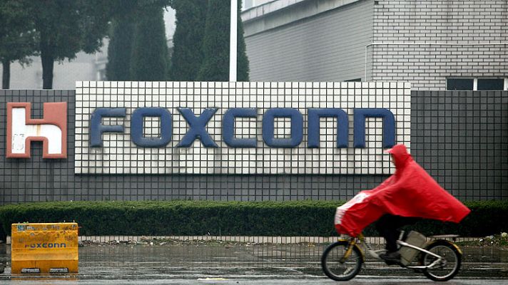 Informativo 24h - Miles de trabajadores chinos se declaran en huelga y paralizan la producción del iPhone 5