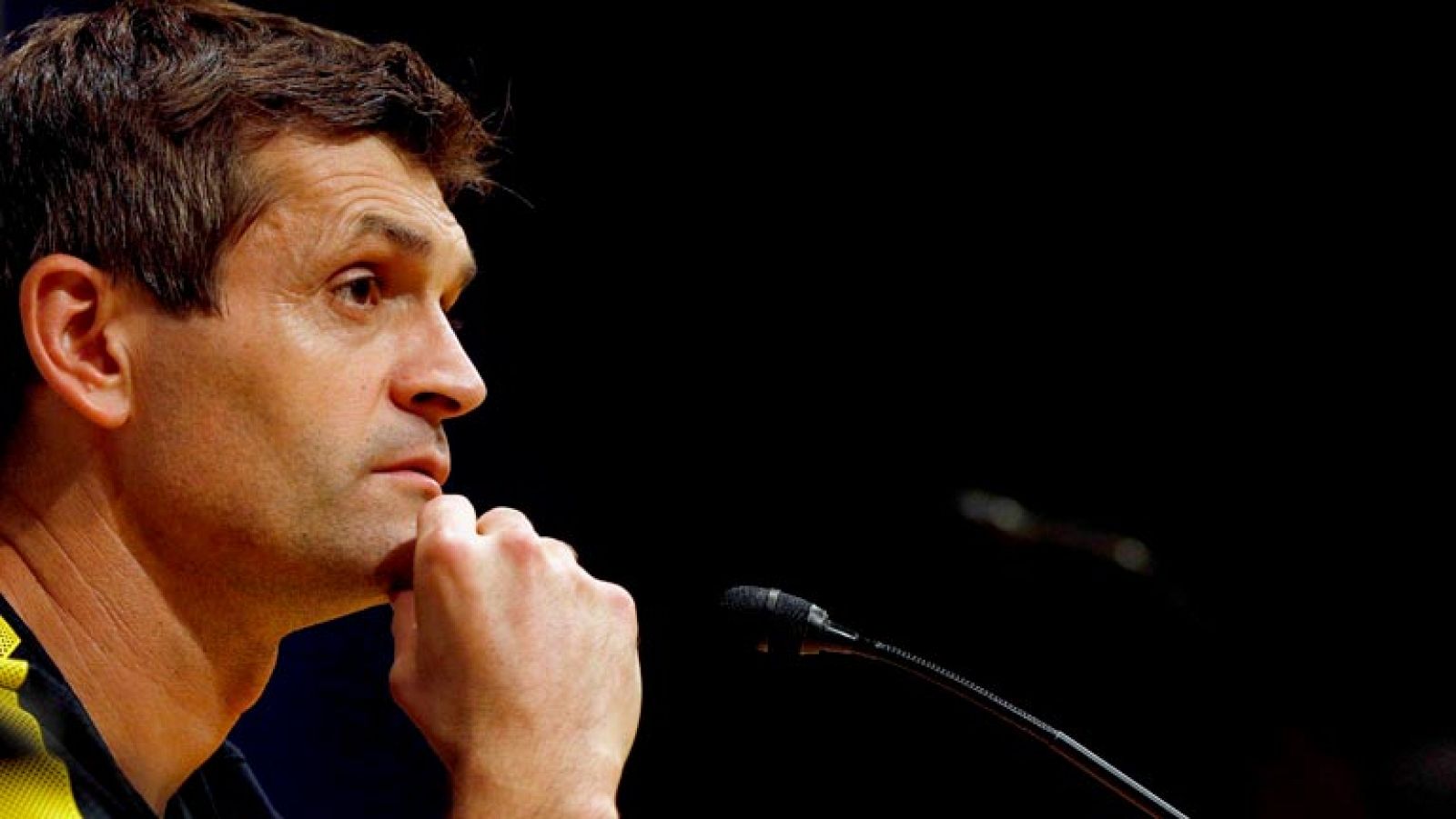 El entrenador del FC Barcelona, Tito Vilanova, ha querido quitar trascendencia política al 'clásico' contra el Real Madrid del domingo. El técnico no desvela si jugará Piqué, duda por unas molestias en su tobillo.