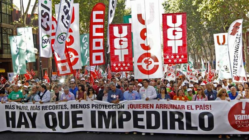 Manifestaciones en más de 50 ciudades españolas convocadas por la "Cumbre Social"