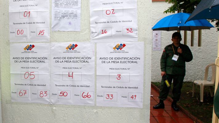 Telediario 1 - Telediario 2 en 4' 07/10/12