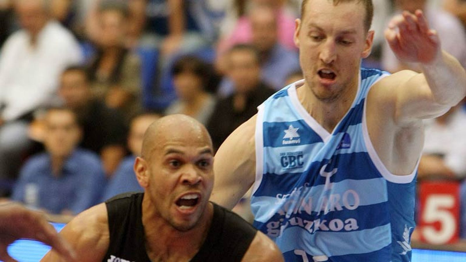 El Asefa Estudiantes se mantiene invicto tras sumar su segunda victoria en la pista del Lagun Aro GBC (71-83). Tariq Kirksay, con 28 puntos y 34 de valoración, fue el mejor jugador del choque