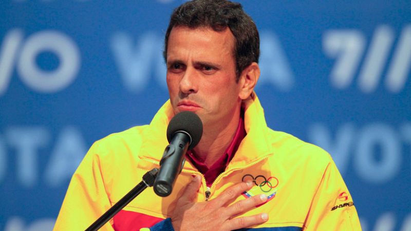 Capriles felicita a Chávez y le recuerda que "hay un país que tiene dos visiones"