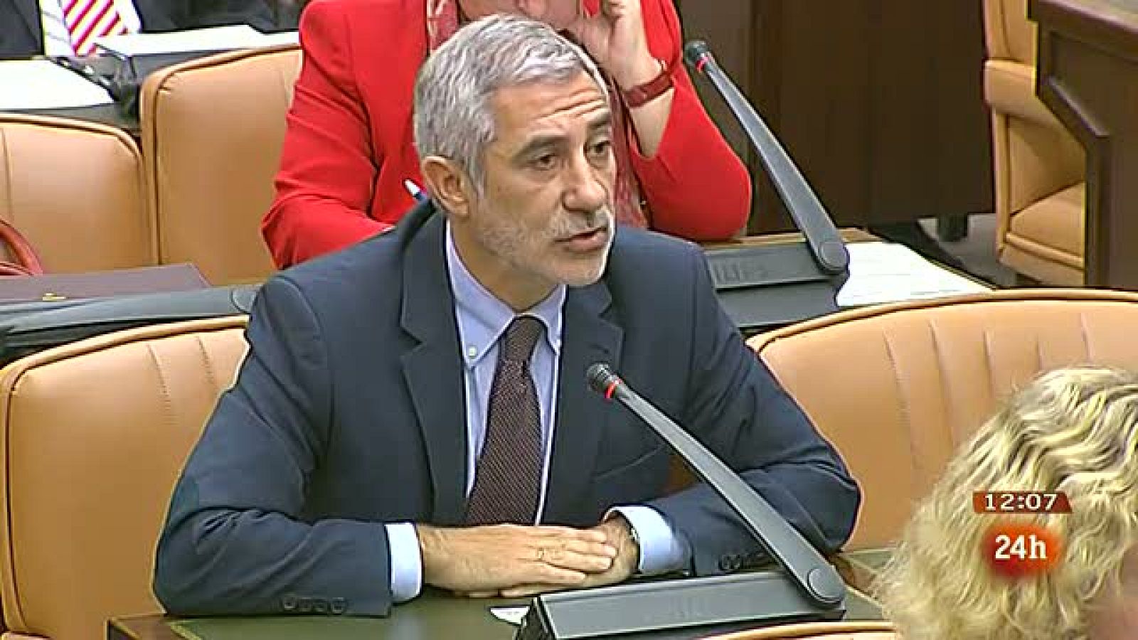 La oposición critica los recortes en infraestructuras y el Gobierno insiste que debe bajar el déficit