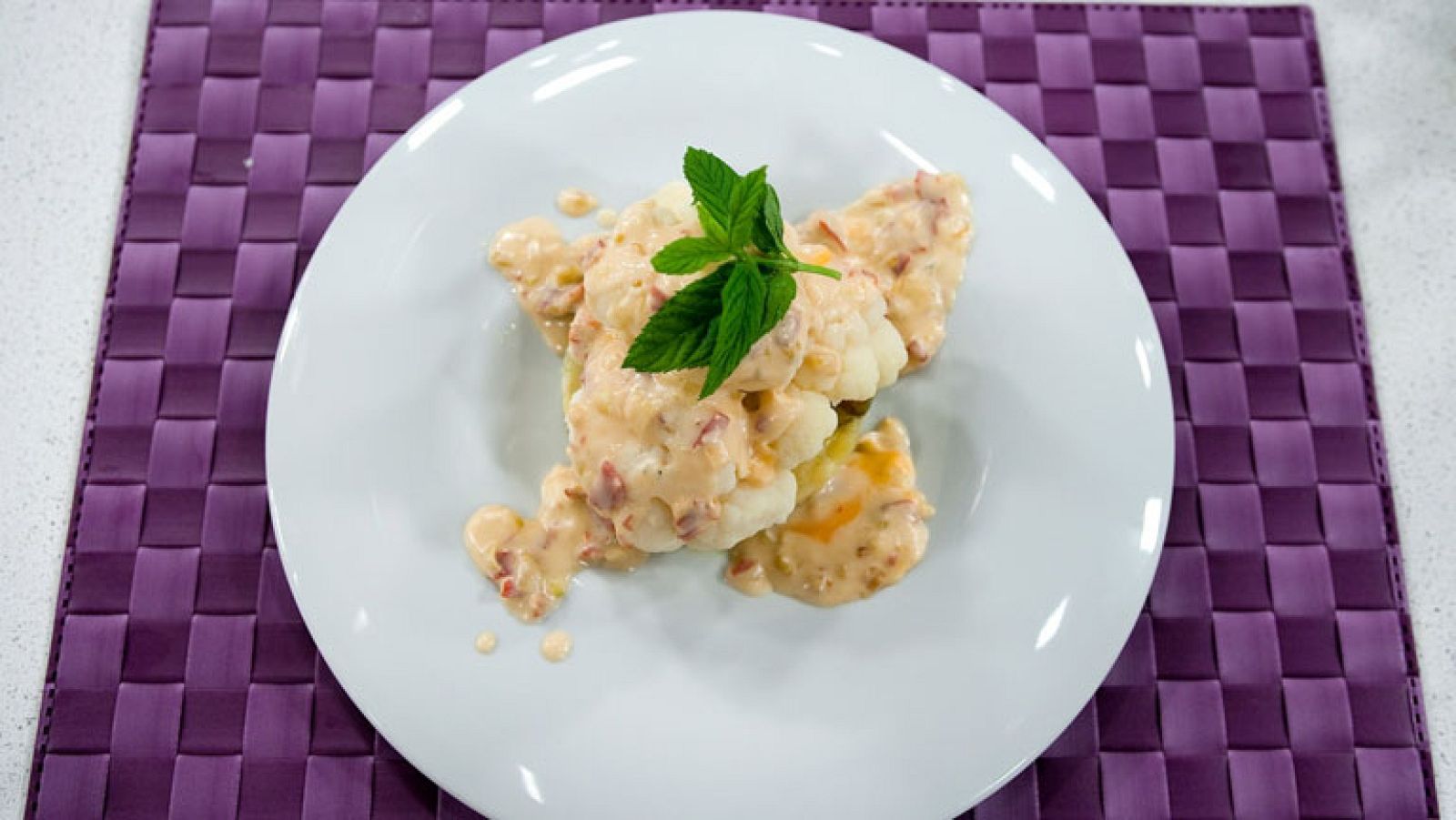 Saber cocinar - Coliflor a los 4 quesos con ibéricos