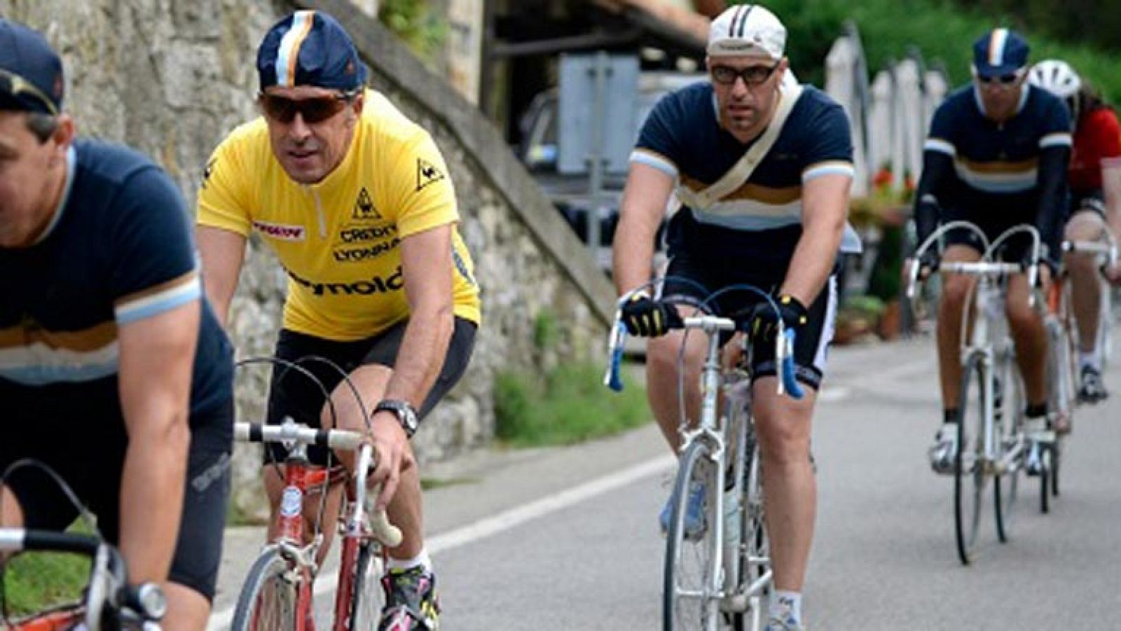 Pedro Delgado vuelve a vestirse de amarillo