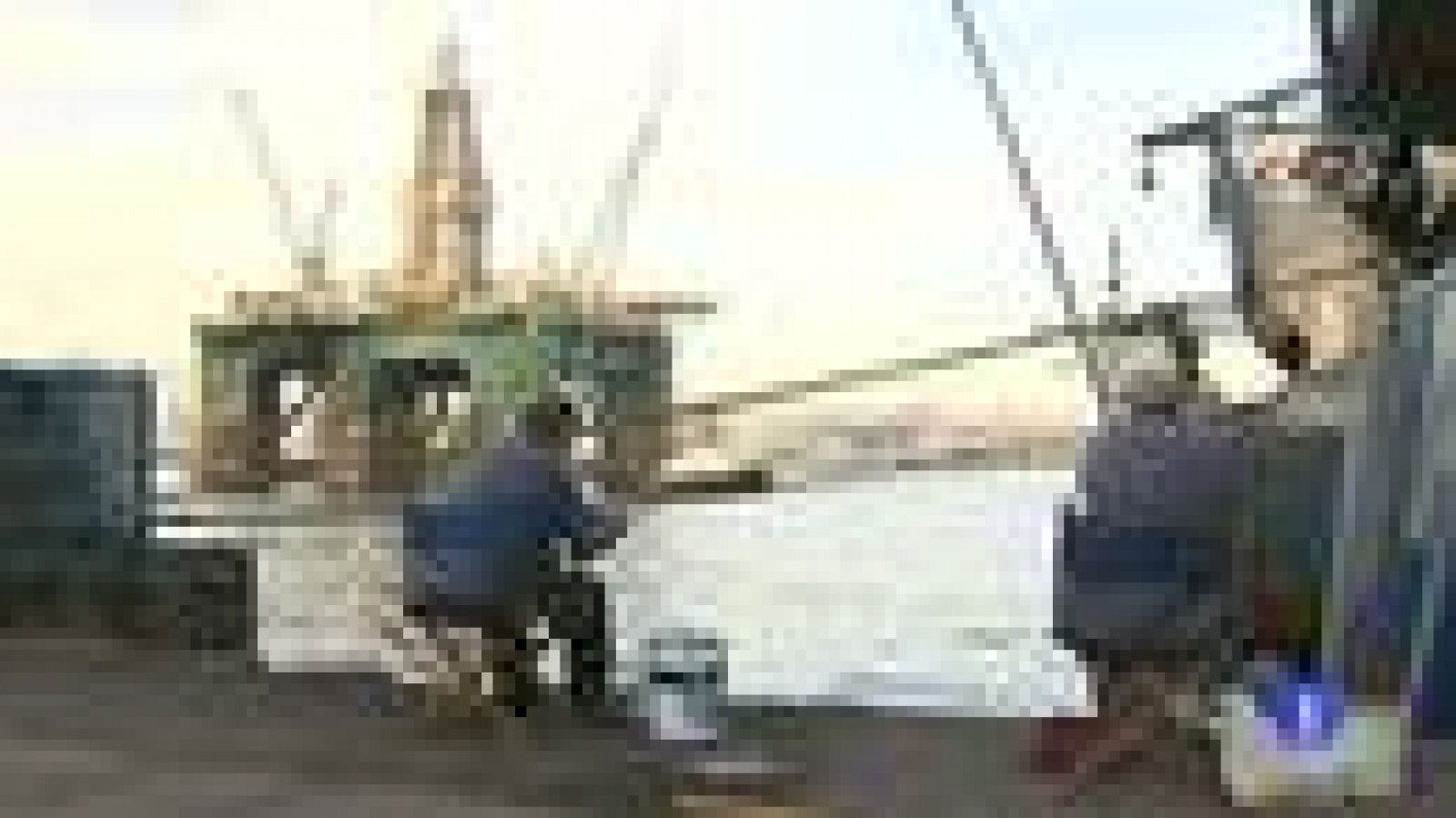 La colosal plataforma petrolífera Eirik Raude atraca en Gran Canaria para una revisión y puesta a punto