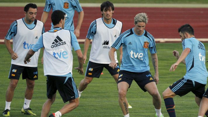 Telediario 1 - Busquets y Javi Martínez podrían jugar de defensas