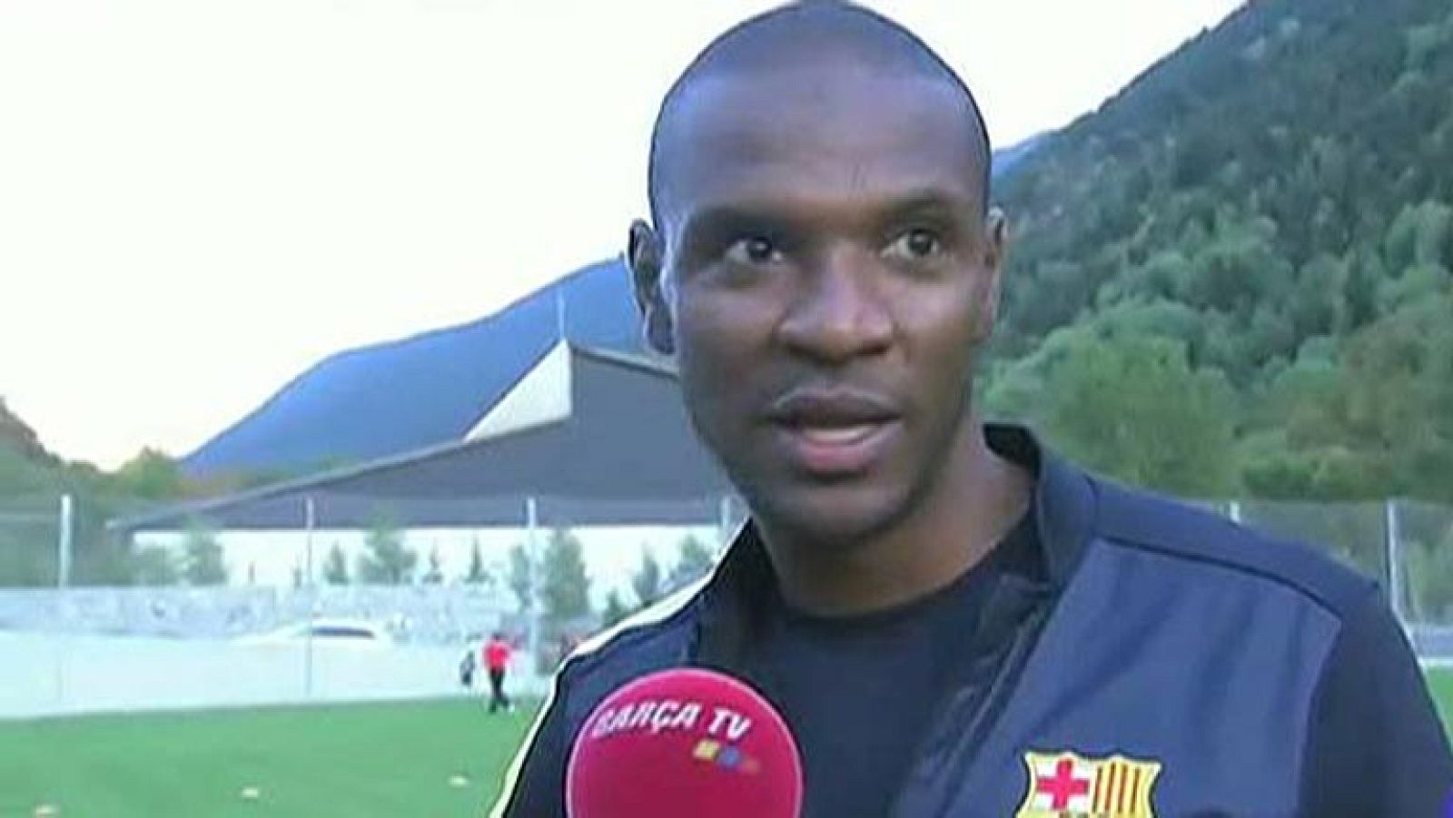 Abidal, cansado pero feliz en su entrenamiento | Ver