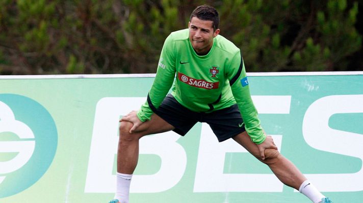 Telediario 1 - Cristiano ya toca balón con Portugal