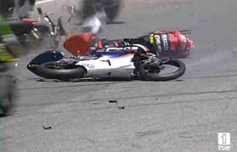Espectacular accidente de motos en Jerez