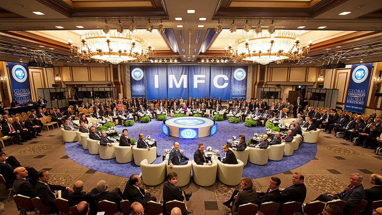 El Comite Monetario y Financiero del FMI se reúne con la reforma de fondo - Informativo 24h | Ver